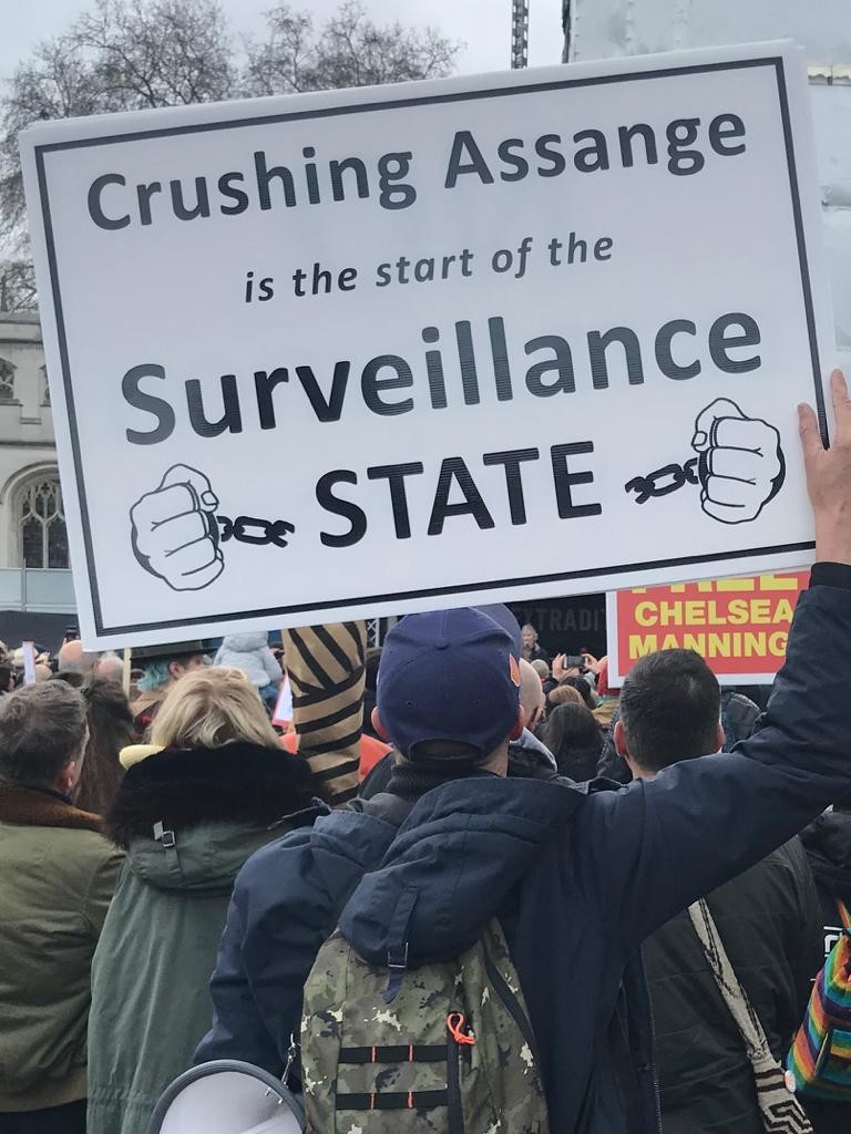 protest_photos:crushing-assange.jpeg