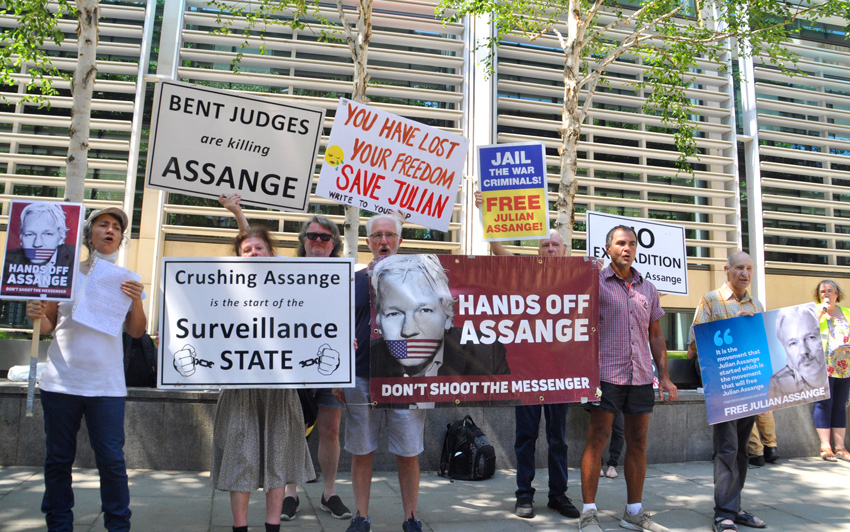 feature-assange_0523.jpg