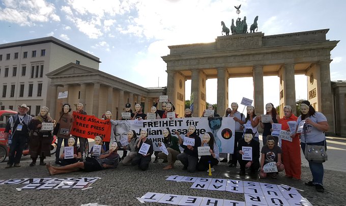 protest_photos:julians-brandenburger-to-berlin-7sept20.jpeg