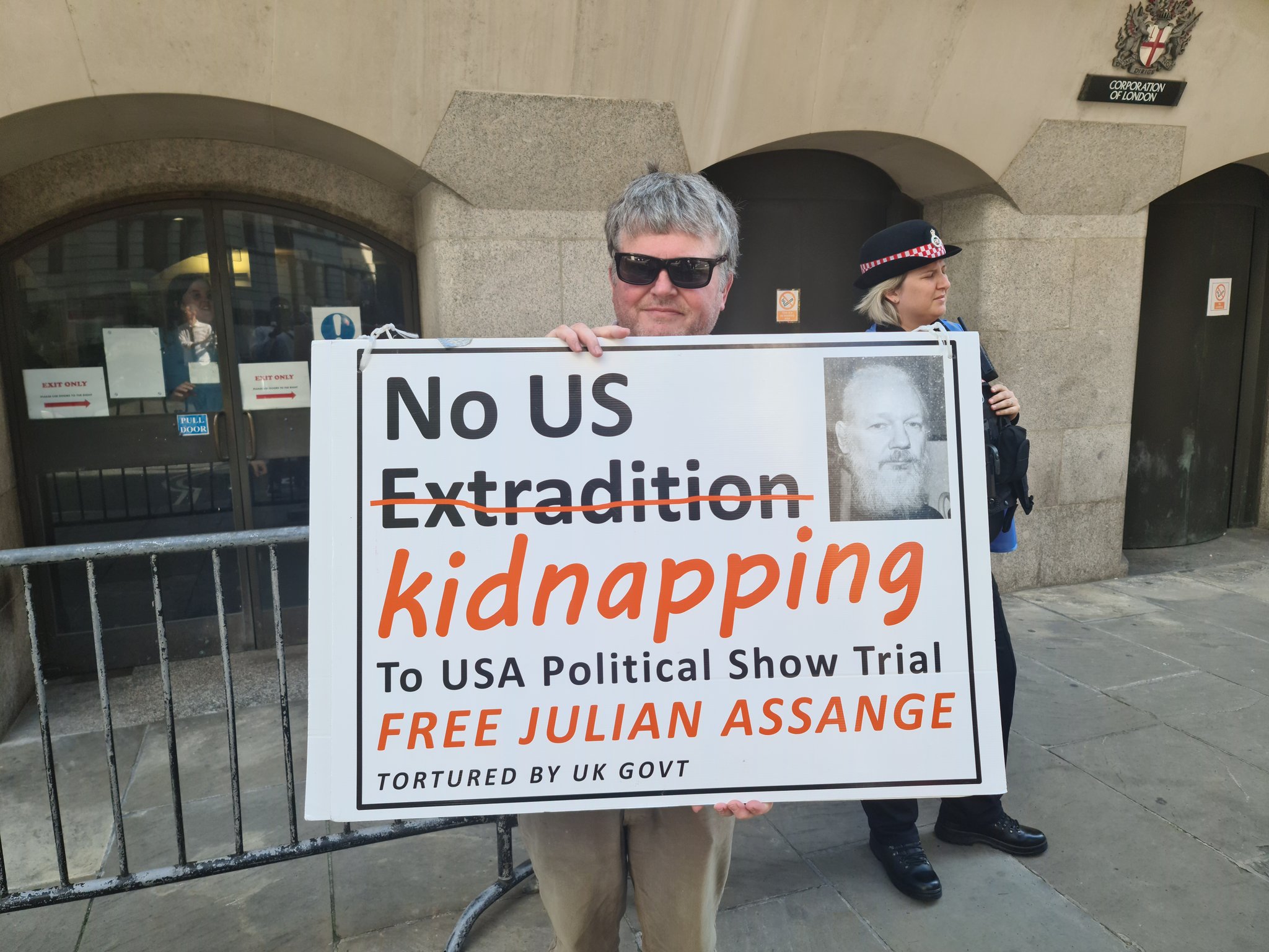 protest_photos:no-us-kidnapping-old-bailey-sept20.jpeg