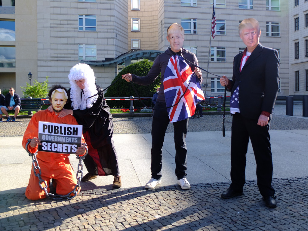 on-a-lead-us-embassy-berlin-7sept20.jpg