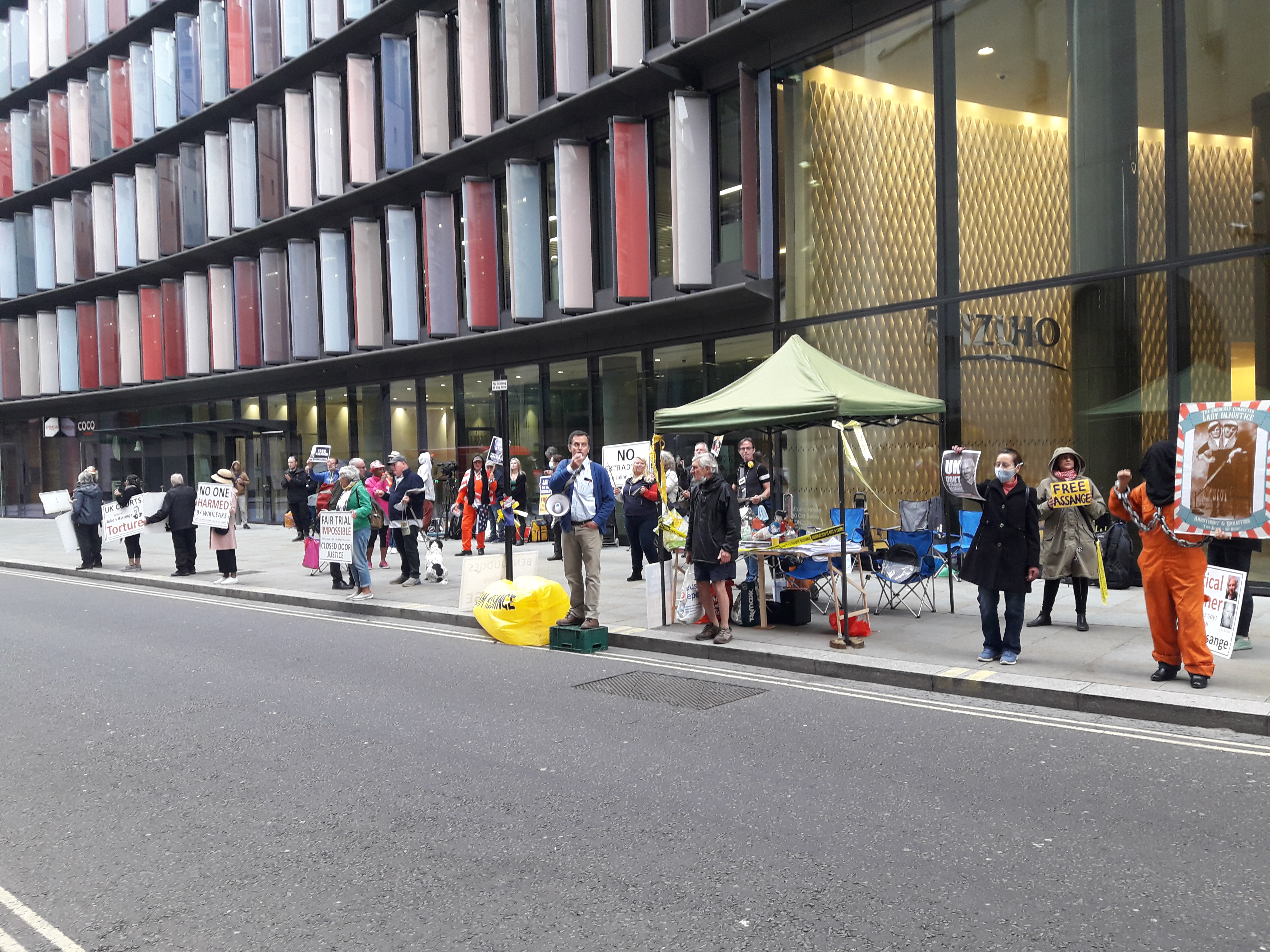 outside-old-bailey-24sept20.jpg