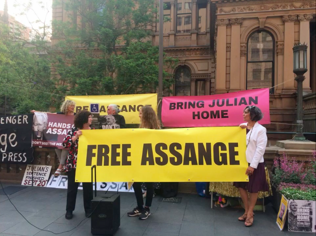 oz-free-assange.png