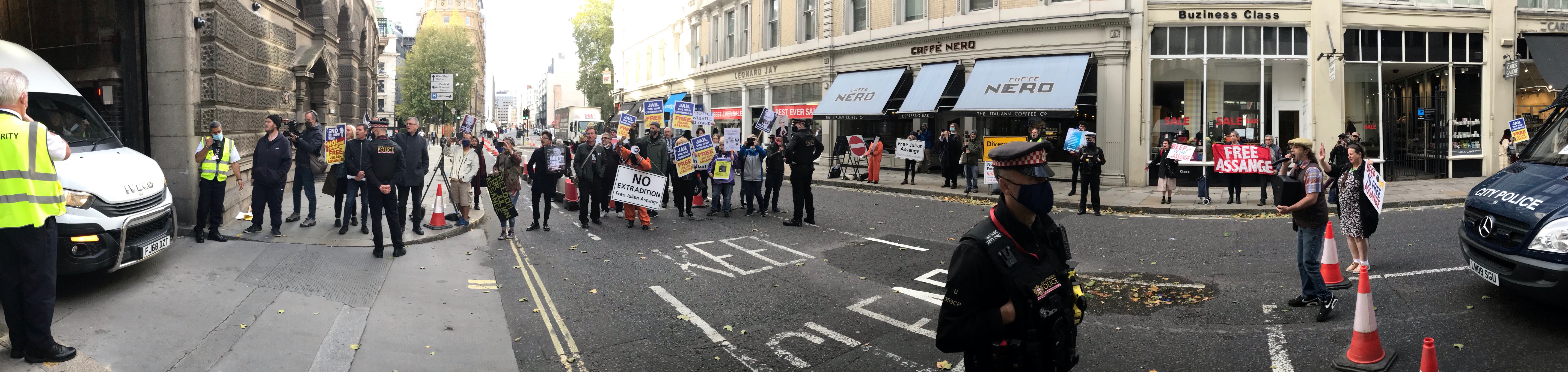 panoramic-cerco-van-exits-compound-old-bailey-london-sept20.jpg