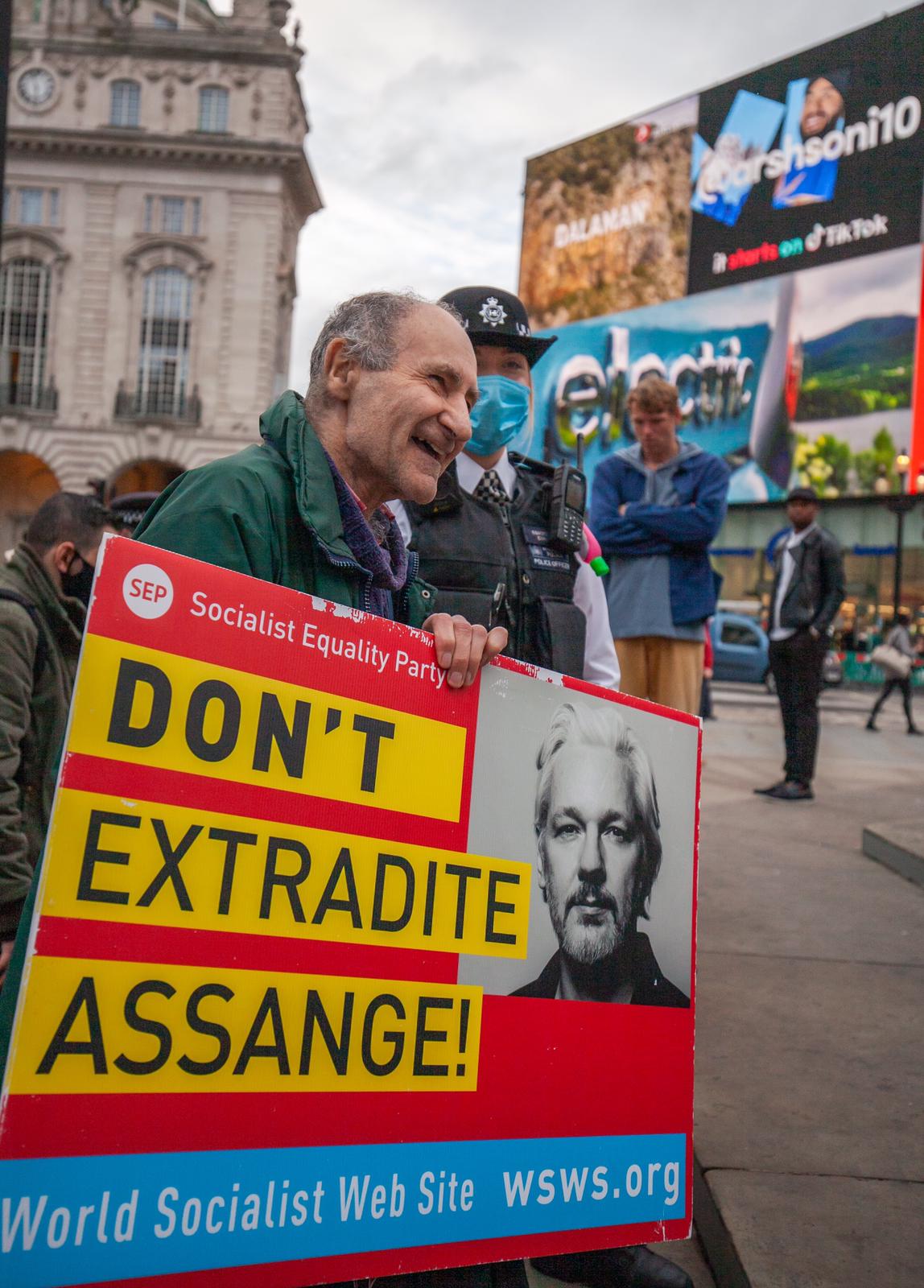 peter-before-arrest-piccadilly-circus-london-3oct20.jpg