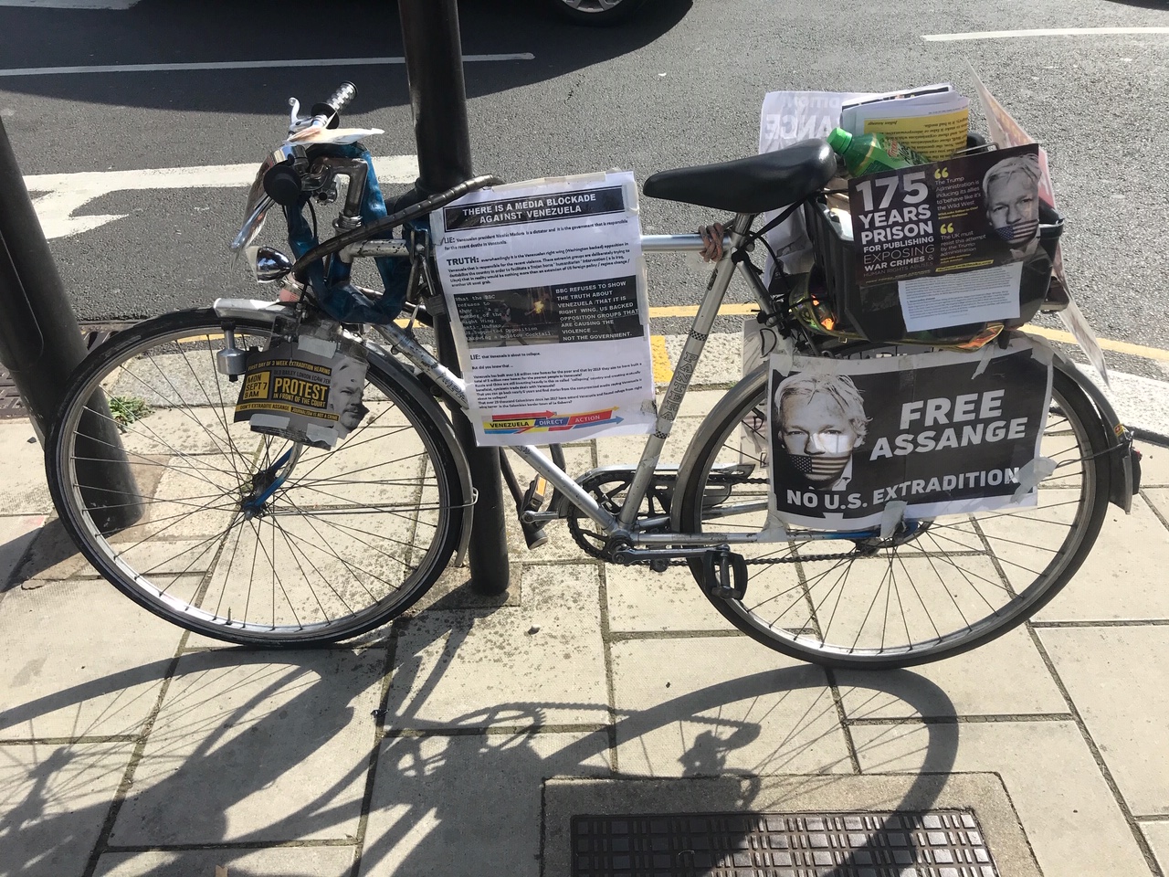 protest-bike--old-bailey-london-sept20.jpg