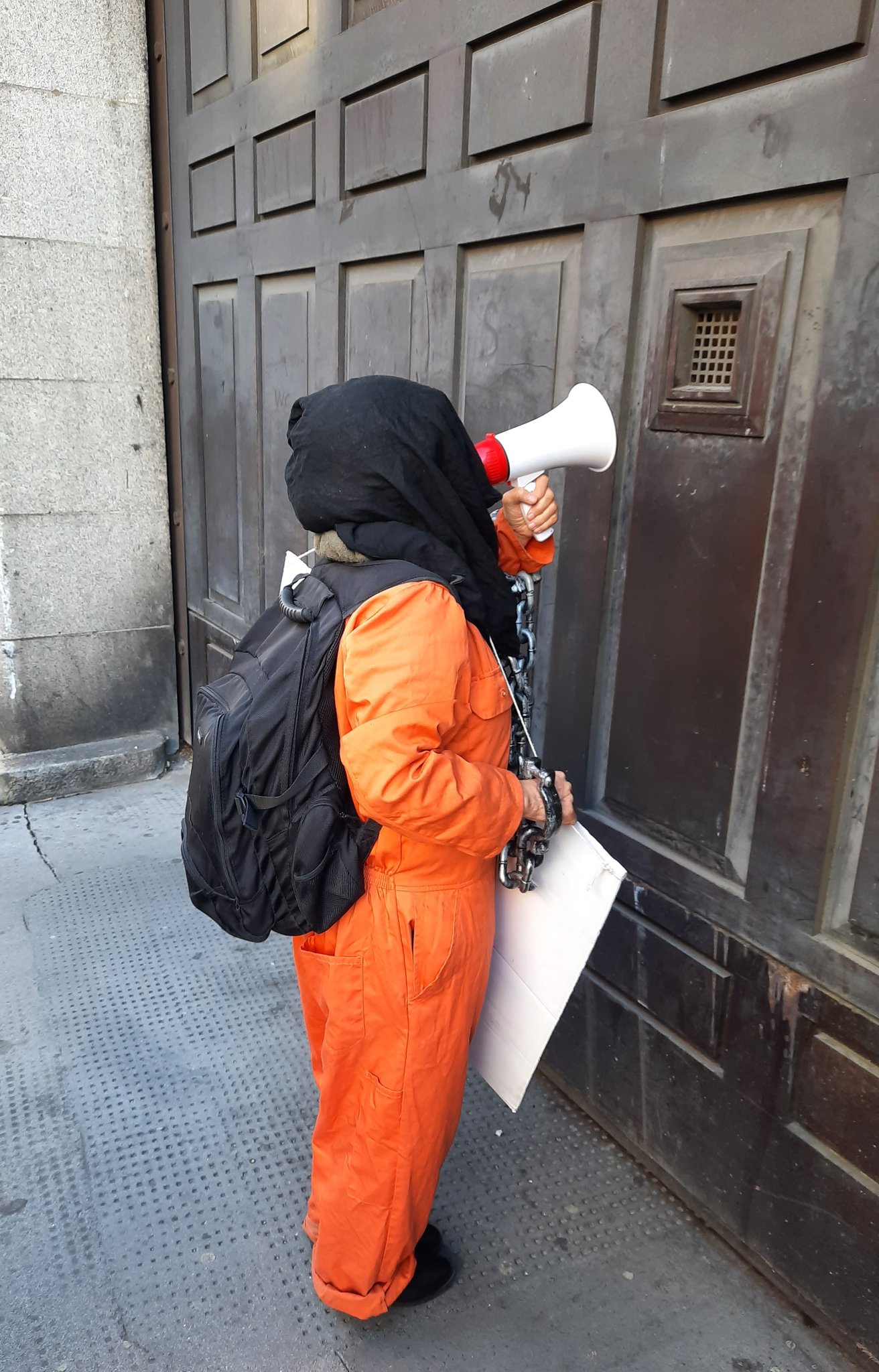 shouting-truth-to-power-old-bailey-london-25sept20.jpeg