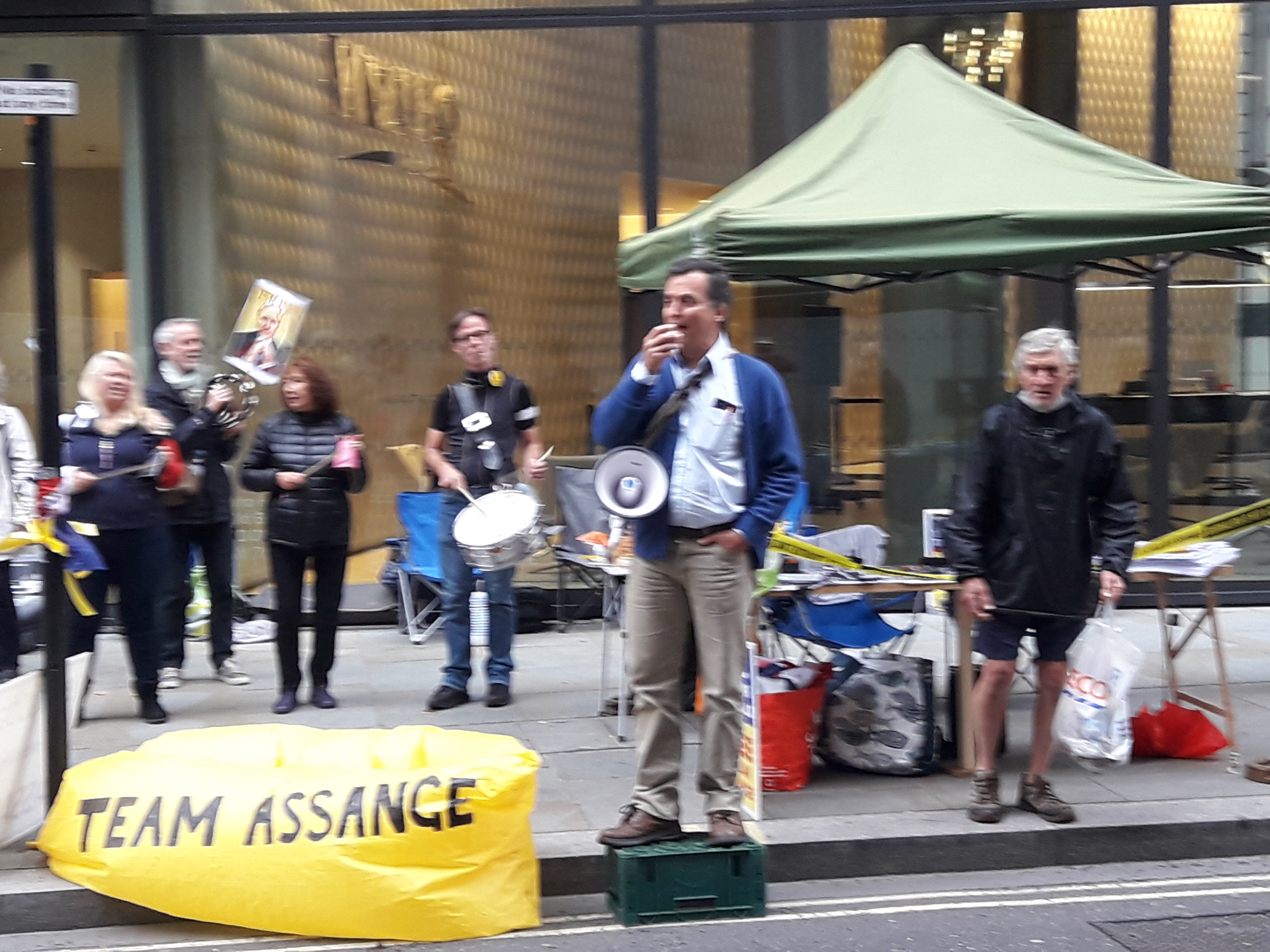 team-assange-old-bailey-sept20.jpg