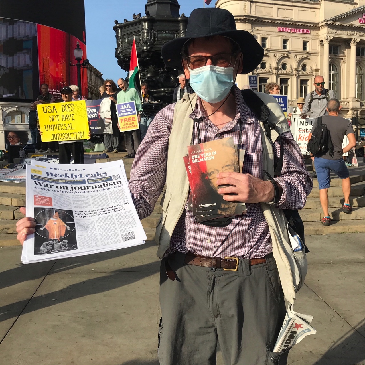 weeklyleaks-saturday-vigil-piccadily-circus-london-sept20.jpg