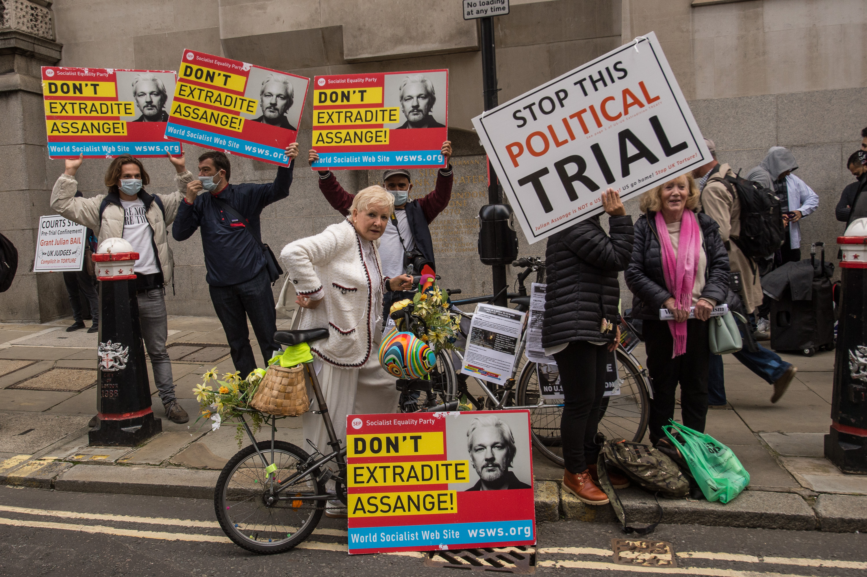 wheels4assange-old-bailey-7sept20.jpg