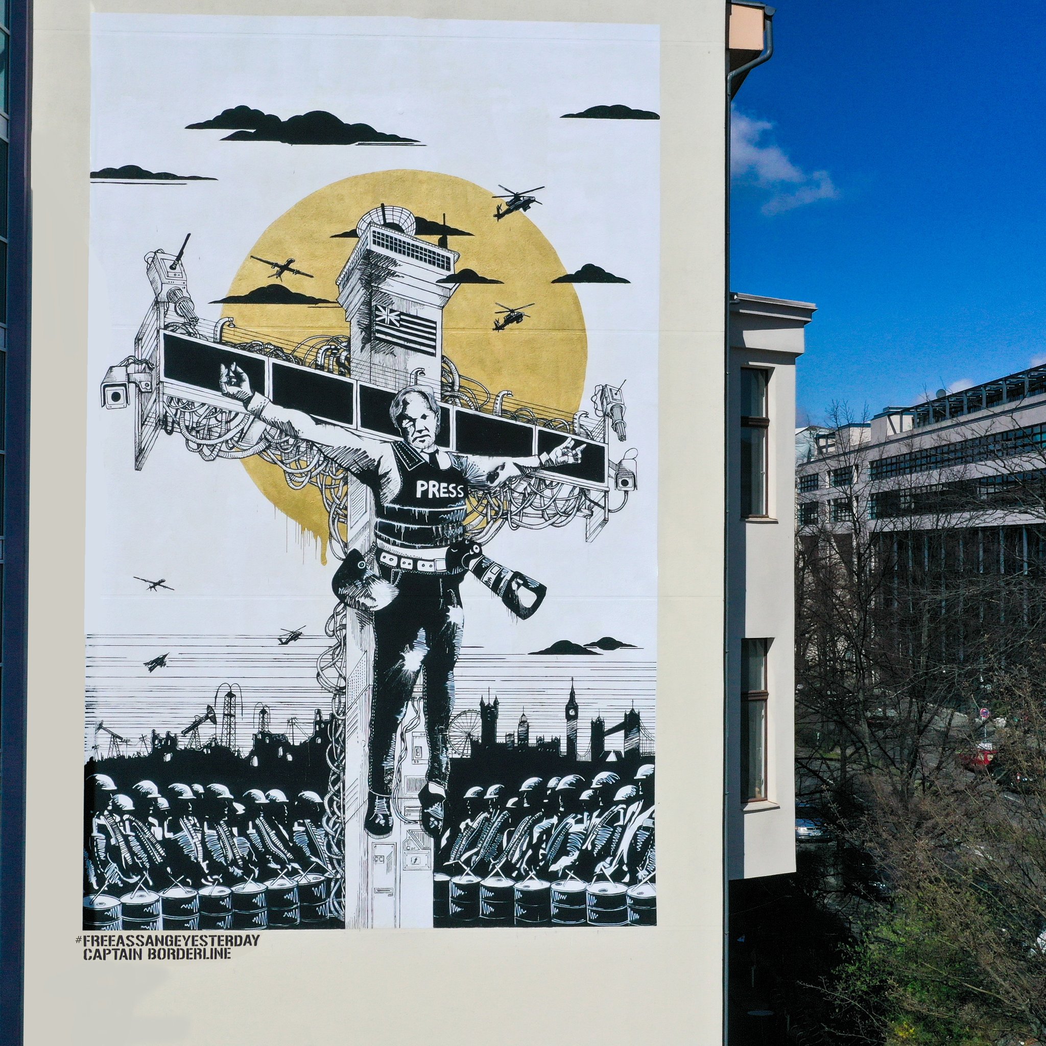street_art:collateral_crucifixion-captain_borderlinemedia_berlin.jpeg
