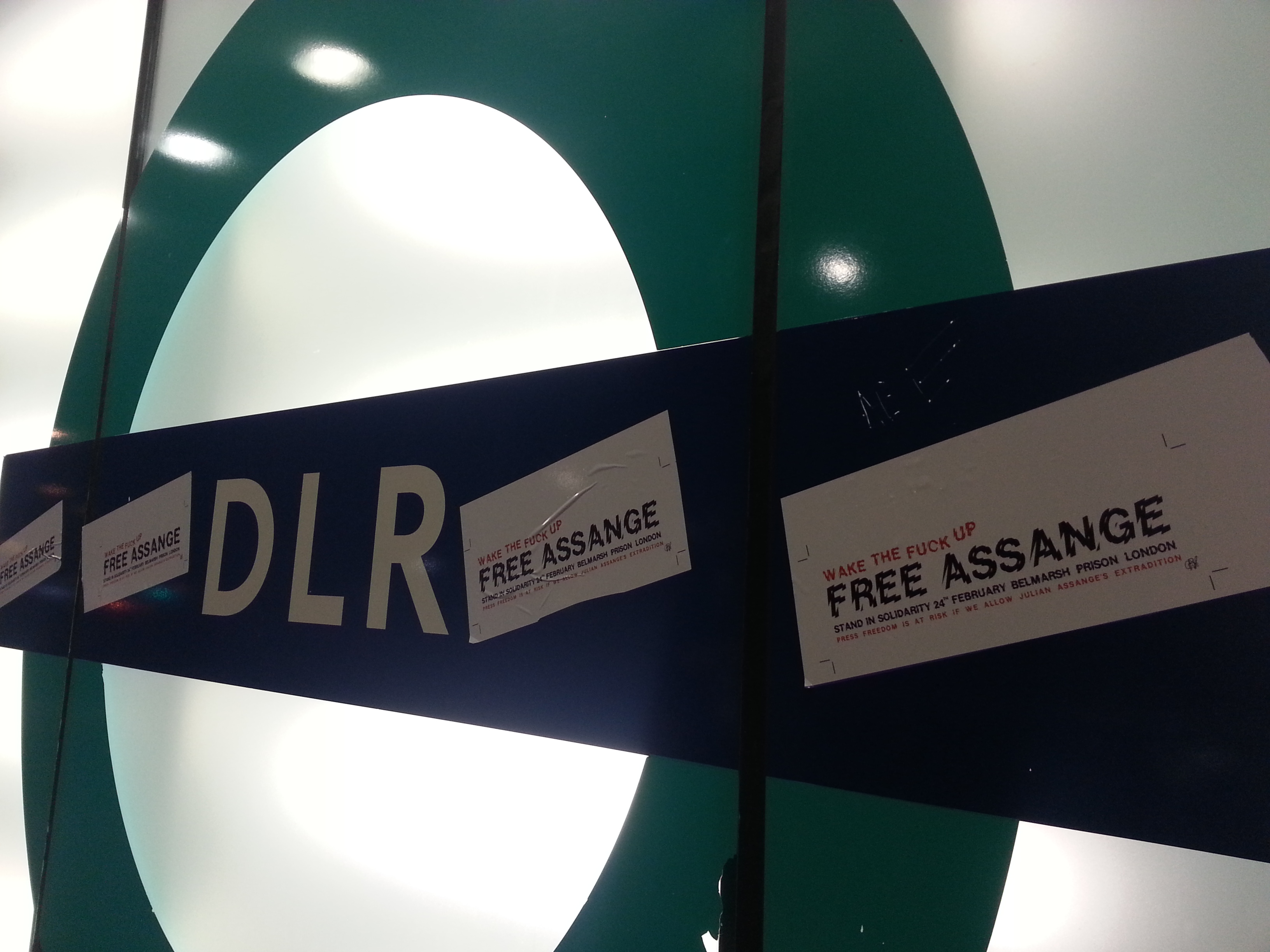 free_assange_stickers_dlr.jpg