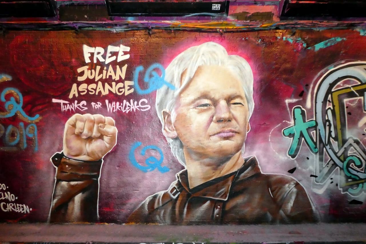 julian-assange-us-spionagegesetz-extradition-request-gesetzloser-rufmord-solitary-confinement-spionage-act-staatsfeind-kritisches-netzwerk-justizschikane-justizverbrechen.jpg