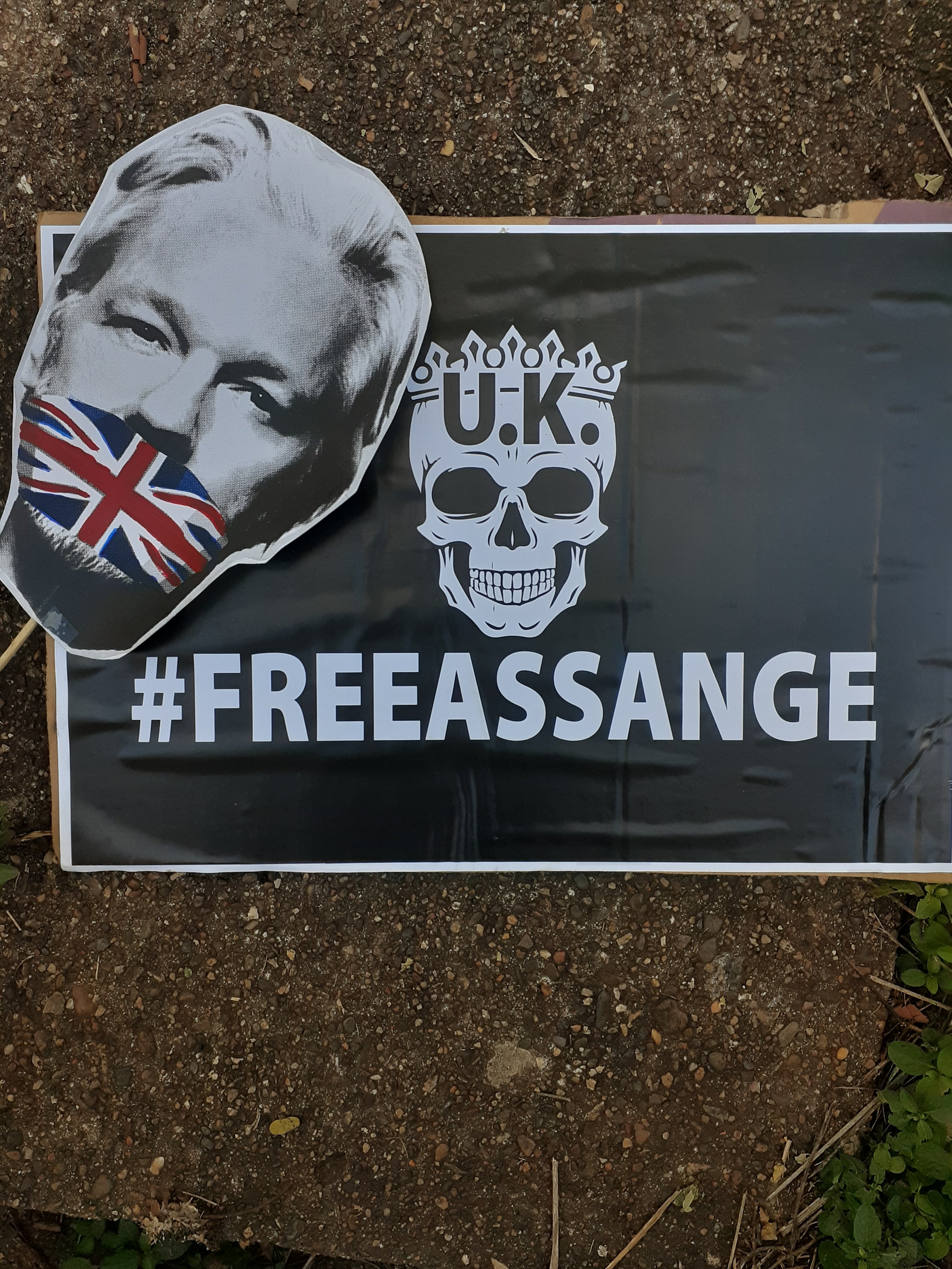 street_art:uk-free-assange-sept20.jpeg